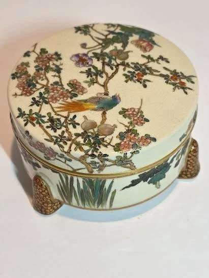 VTG Japanese Meiji Period Satsuma Porcelain Trinket Box Raised Enamel Gold Gilt - Image 2 of 4
