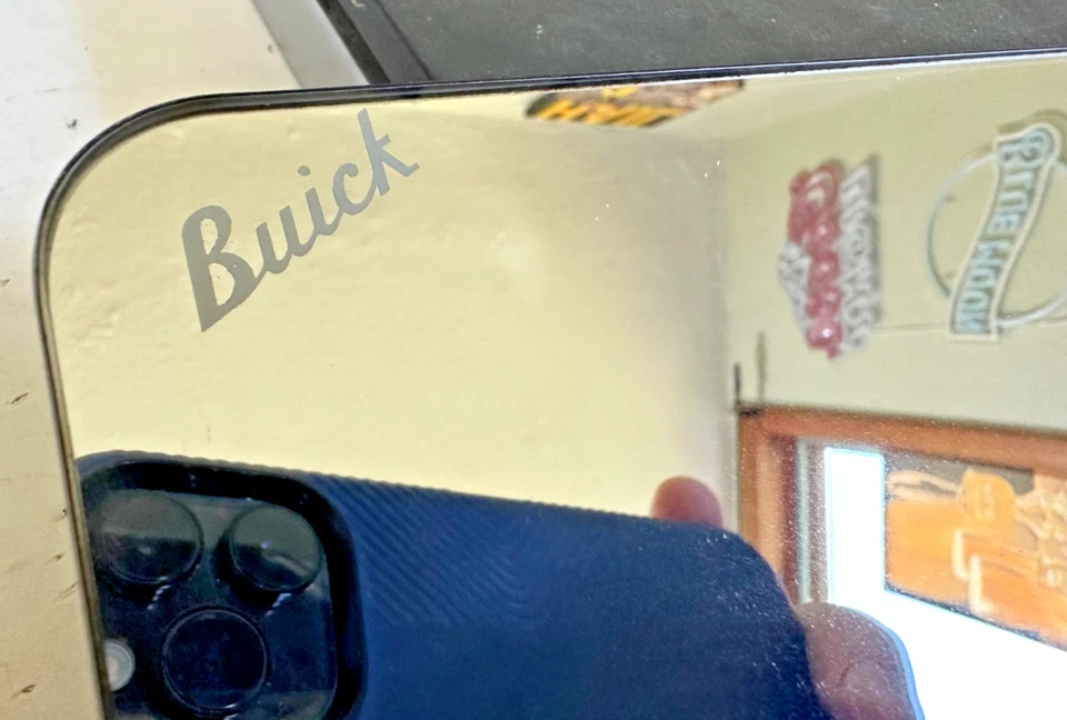 VINTAGE BUICK GM AUTOMOTIVE CLIP ON SUN VISOR VANITY MIRROR 50s-60s? Foto 2 de 3