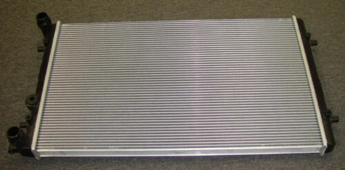 Radiador Valeo para Volkswagen Jetta Golf Audi TT Quattro Foto 2 de 4