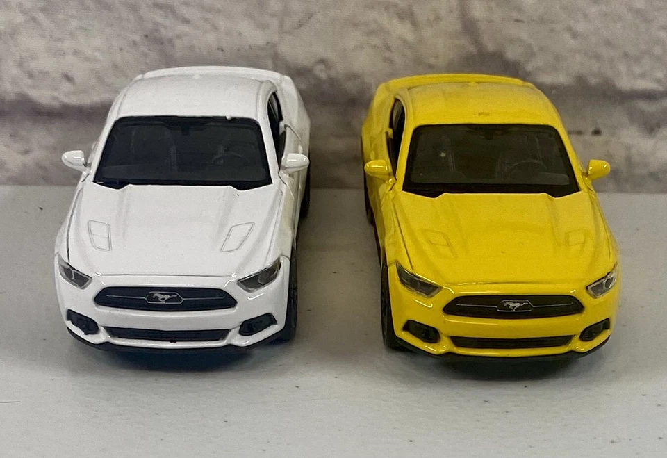 *BRAND NEW* Lot Of 2 Welly Diecast Cars 2015 Ford Mustang GT 5.0 Yellow  4 Inch - Image 3 of 4