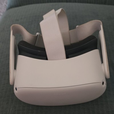 Meta Oculus Quest 2 Standalone VR Headset 90Hz with Controllers, White
