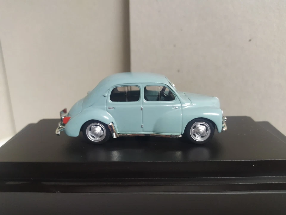 Renault 4 CV . Azul turquesa . Legend 4680 . Escala 1/43 - Imagen 2 de 4
