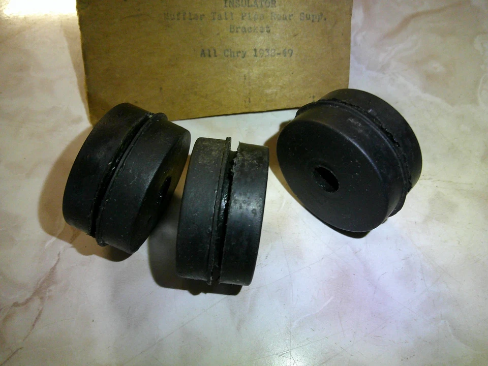 NORS Tail Pipe Rear Insulators 1938-1953 Plymouth Dodge DeSoto Chrysler 6 677701 - Image 2 of 3