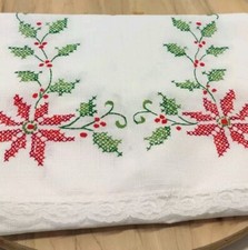 VTG CHRISTMAS FLOWER POINSETTIA TABLE RUNNER 40" LONG X 15" WIDE