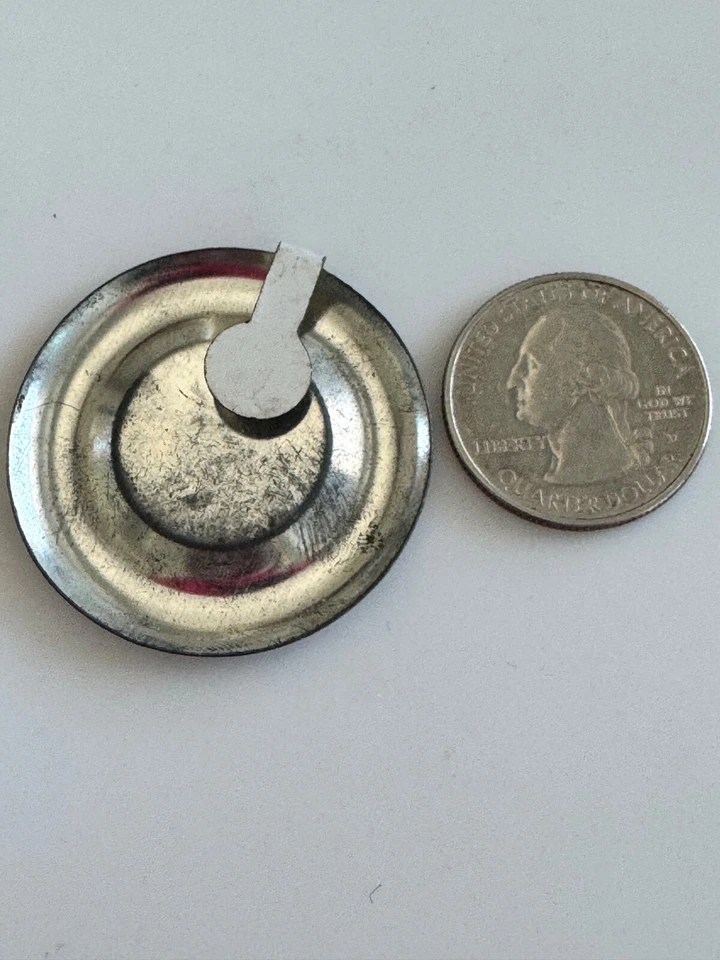 Pin de botón vintage 1968 Mattel Hot Wheels Chaparral 2G pestaña de hojalata Foto 3 de 3