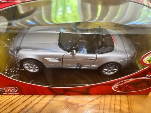 MOTORE MAX SCALA 1/24 BMW Z8 ARGENTO CON INTERNO NERO CONVERTIBILE 608000 - Foto 2 di 6