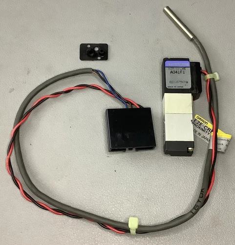 Koganei A041E1 24V Solenoid Valve & Omron E2E-CR8B1  Proximity Sensor (B522)
