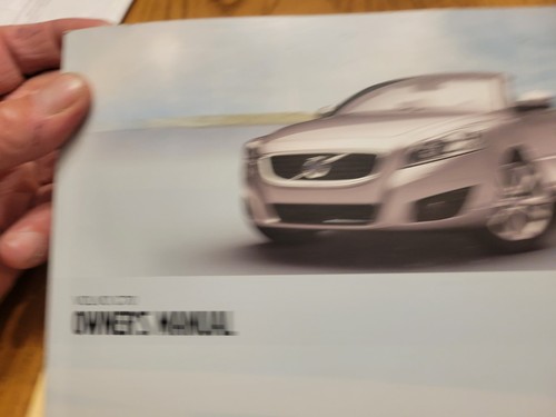 2011 VOLVO C70 OWNERS MANUAL & QUICK REF - Picture 2 of 7