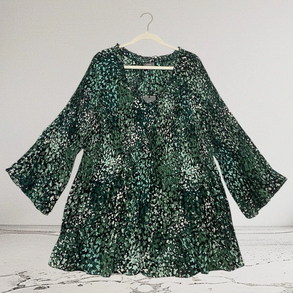 Women’s Pleated Bell Sleeve Top Size 3X Abstract Green Print Artsy Fall Chic NWT - Image 2 of 4