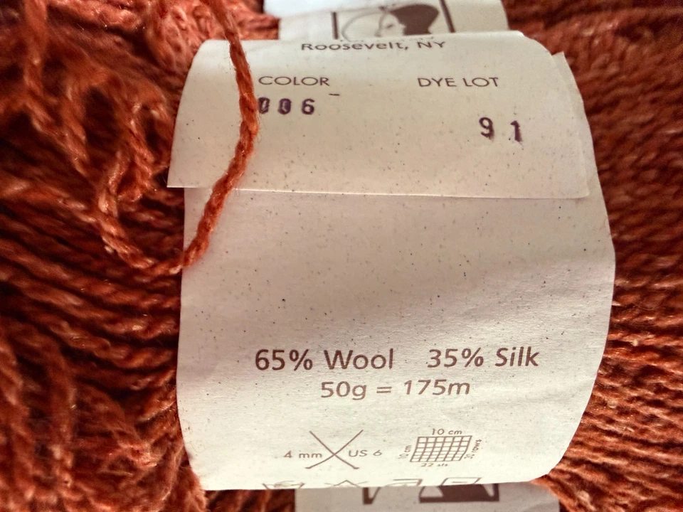 Fio de lã sedosa Elsebeth Lavold - Cor #06 vermelho ferroso, dyelot 91 - 4 novelos - Imagem 3 de 4