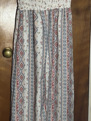 Indulge in Style Women’s Size L Dress Maxi Spaghetti Adjustable Straps Geometric - Picture 3 of 8