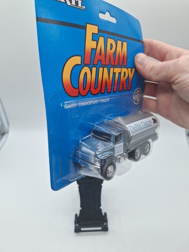 ERTL Farm Country Delhi Dairy Transport Truck Diecast 1:64 - Picture 5 of 8