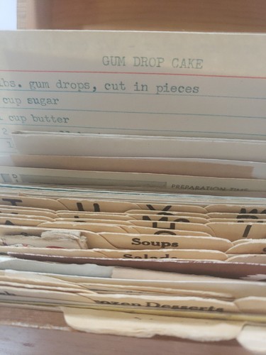 VINTAGE Small WOOD Oak RECIPE BOX with Index Cards, Recipe Cards Too B4 - Picture 9 of 9