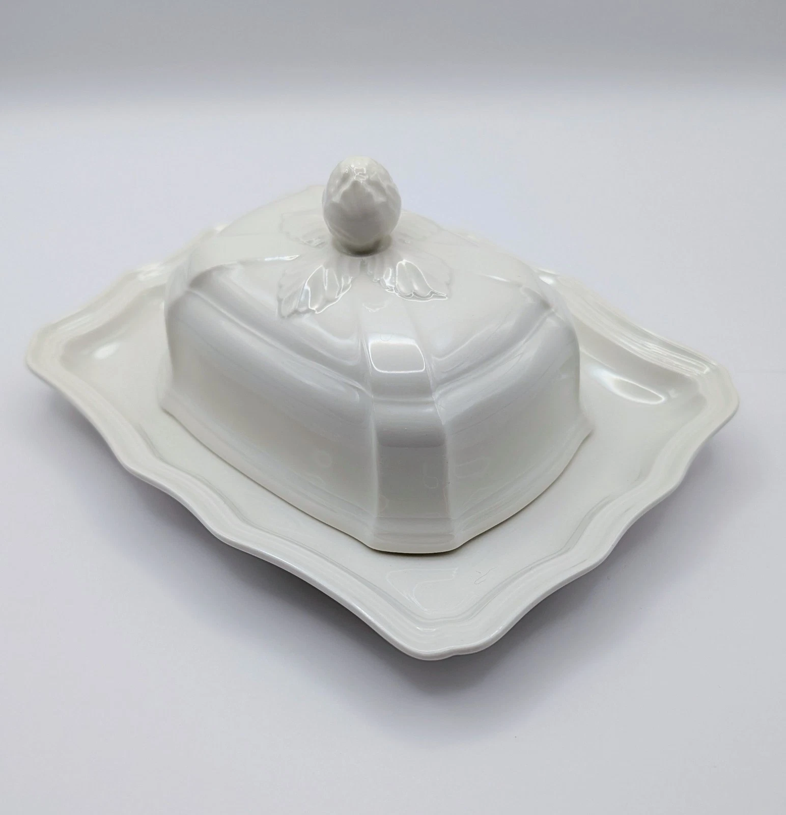 VILLEROY & BOCH "MANOIR" VITRO PORCELAINE LIDDED BUTTER DISH ~ LUXEMBOURG