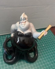Walt Disney Classics Collection URSULA "We Made a Deal" Porcelin Statue #19890