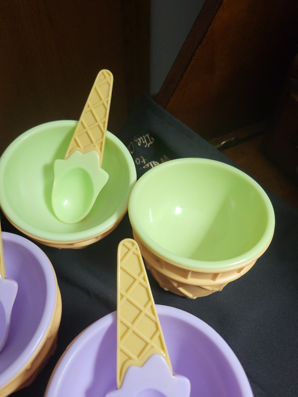 Vintage Ice Cream Bowl Set 8 Plastic Waffle Cone Design With 6 Spoons