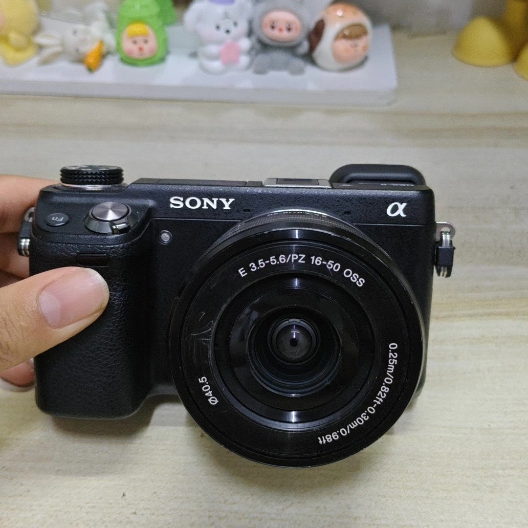 Sony NEX-6 Mirrorless Digital Camera w/ 16-50mm Lens 16.1 MP Built