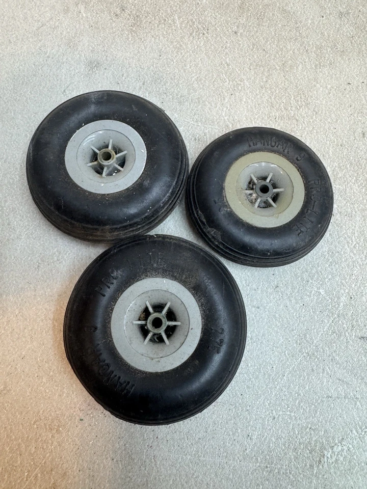 机库 9 轮胎套装如图所示 — 第 2/4 张图片