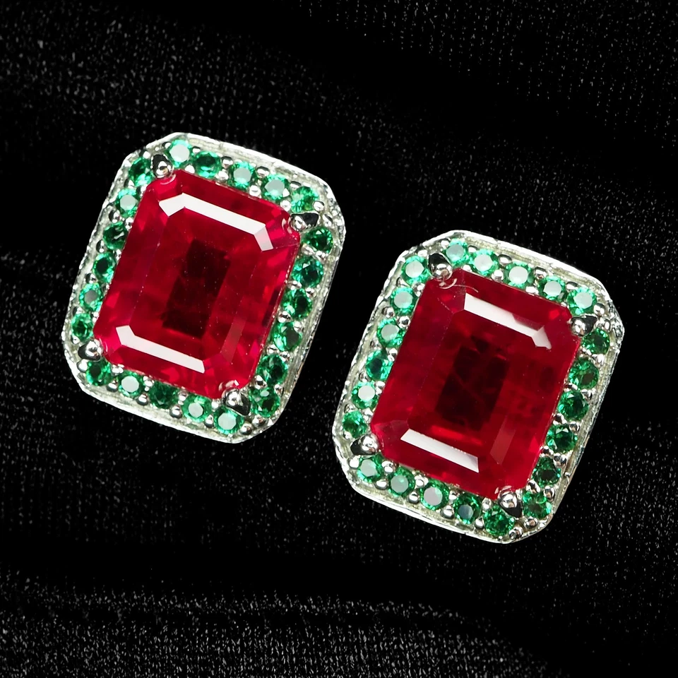 Pendientes con halo de oro blanco de plata de ley 925 de 8,70 quilates de tsavorita verde y rubí rojo Foto 2 de 4