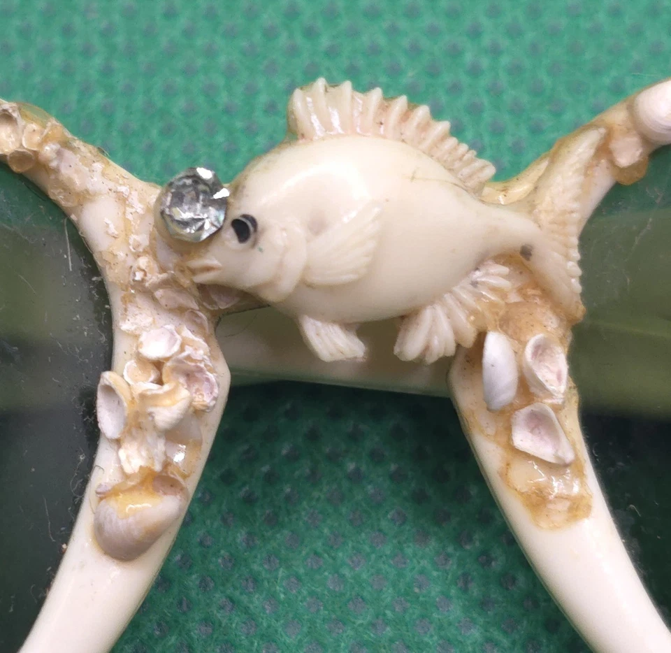 Gafas de sol vintage años 50 ojo de gato aplicadas peces vida marina lentes verdes hechas en EE. UU. Foto 4 de 4