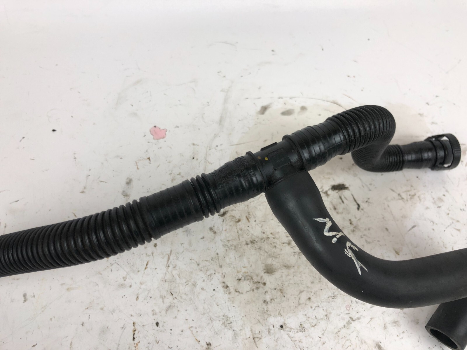Porsche Macan 95B 3.0L Petrol Engine Breather Line Pipe Hose 売り切れ★もこもこシュシュ★ピンク系