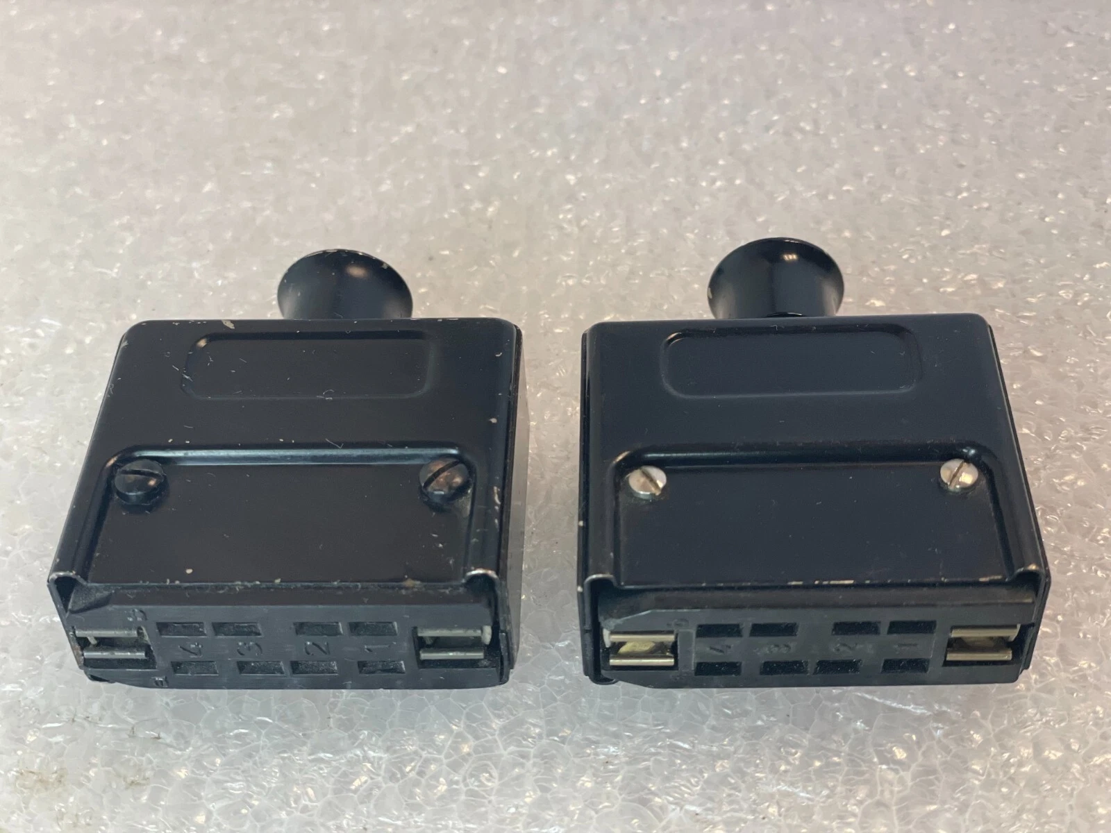 Connector Siemens / Amphenol Tuchel 8-pin Female With metal casing .Lot 2  - Imagen 1 de 3