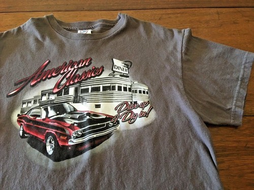 Camiseta AMERICAN CLASSICS Muscle Car & Diner Eats Drive Up & Dig In Talla Mediana - Imagen 3 de 4