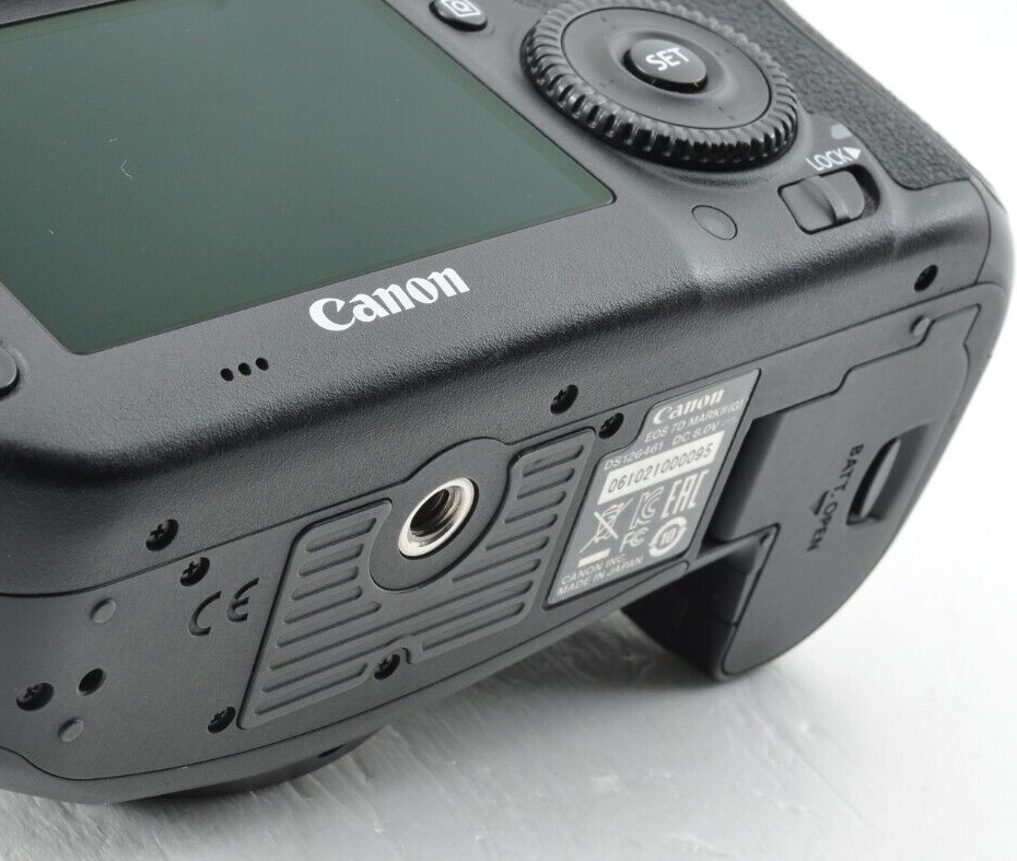 MINT sc:18691(9%)] Canon EOS 7D Mark II 20.2MP Digital SLR from