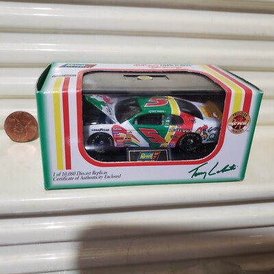 REVELL 1/64 #5 TERRY LABONTE KELLOGGS CORN FLAKES 1998 HOOD OPEN Monte Carlo NIB