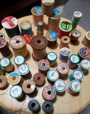 HUGE Lot 30 Vtg Sewing Thread Spools Wood Plastic J.P. Coats Belding Corticelli