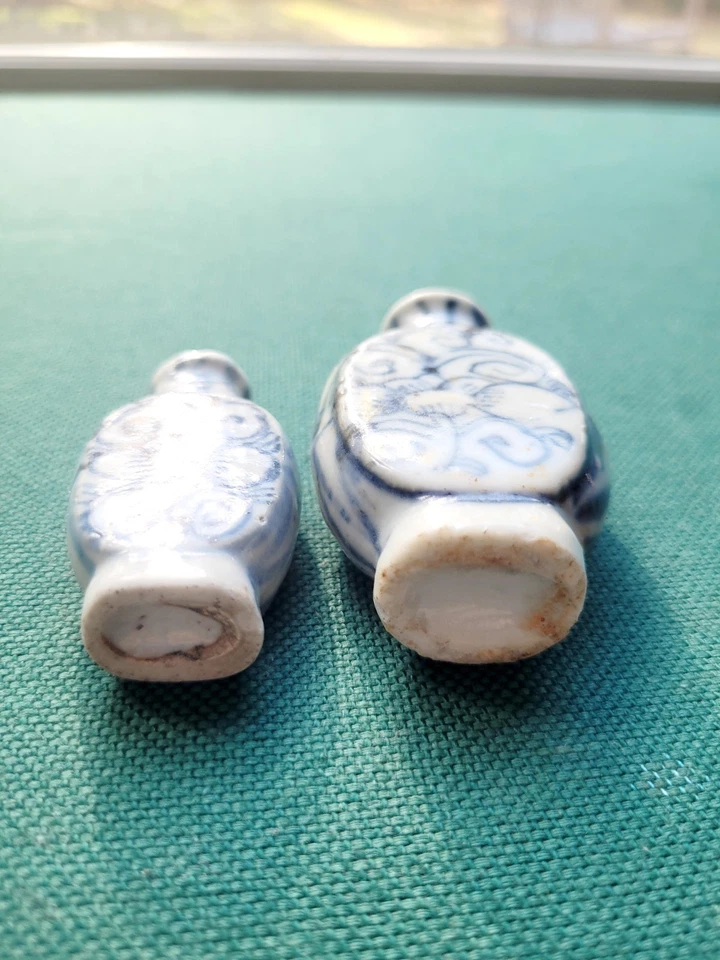 一对中国蓝白瓷鼻烟瓶清末 — 第 3/4 张图片