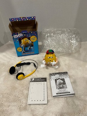 Vintage Radioshack Exclusive Yellow M&M AM/FM Pocket Radio W/ M&M