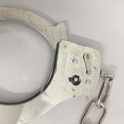 Handcuffs Metal with Keys - Picture 3 of 4