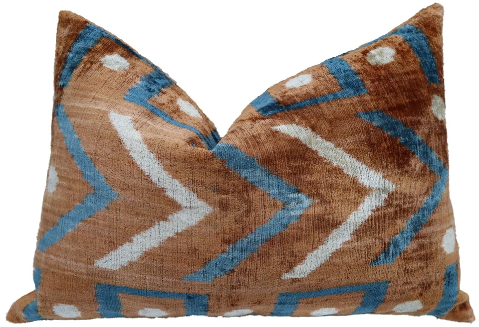 Almohada hecha a mano con inserción de plumas de terciopelo suave marrón 16 x 24 pulgadas (40 x 60 cm) Foto 4 de 4