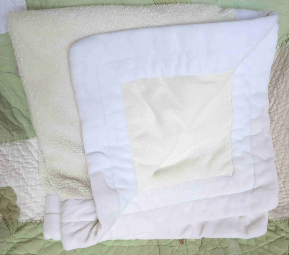 Manta Baby Gap blanca de felpa cruda Sherpa bebé niño o niña usada en excelente estado difícil de encontrar Foto 2 de 3