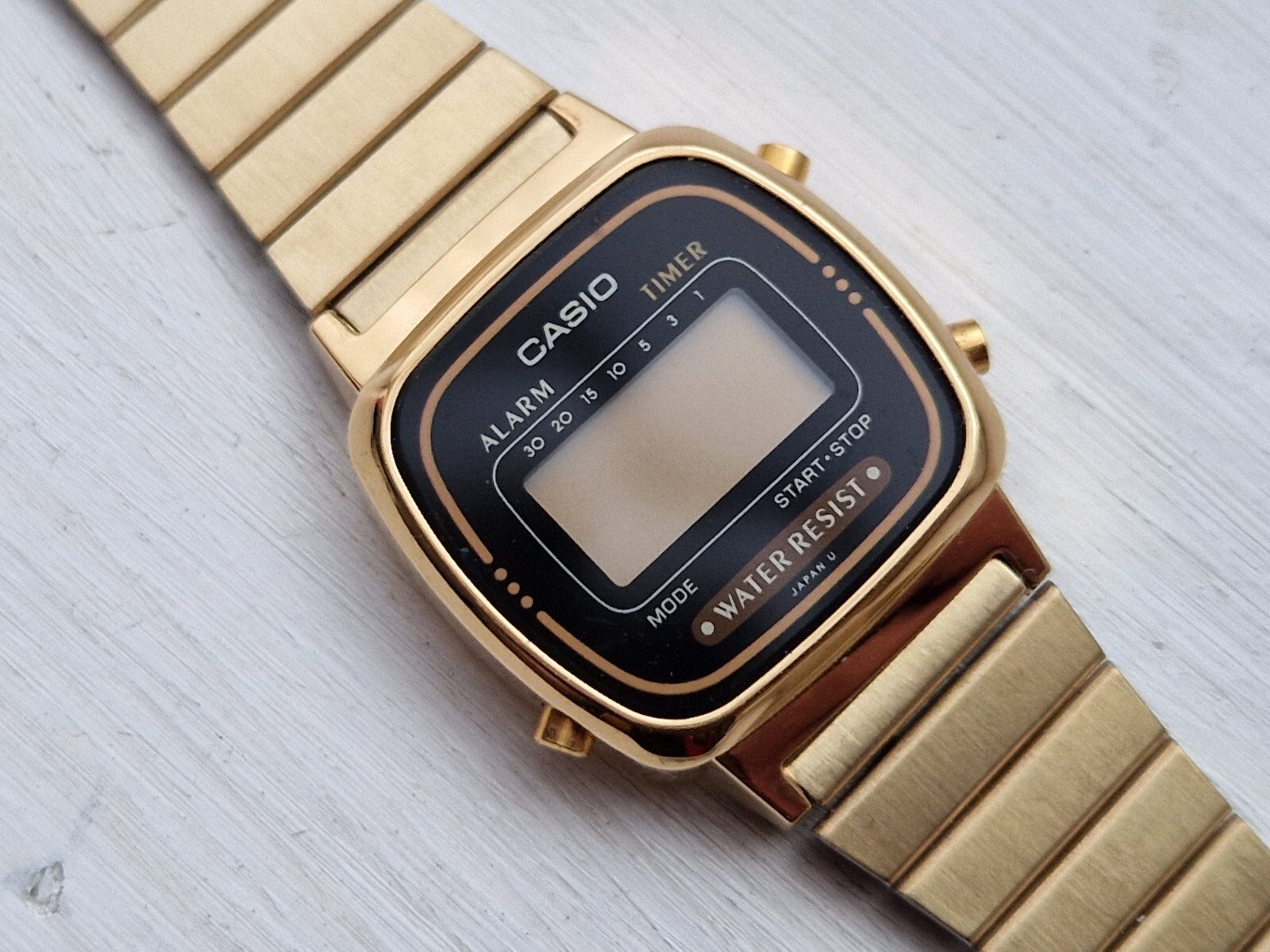 PL. JAPAN RARE MADE QUARTZ 526 IN DIGITAL VINTAGE WATCH CASIO LA670W LADIES GOLD - vintagewatches.pk