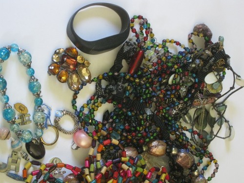 Costume Jewelry Mixed Lot 2 Pounds Vintage to Modern - Picture 3 of 9