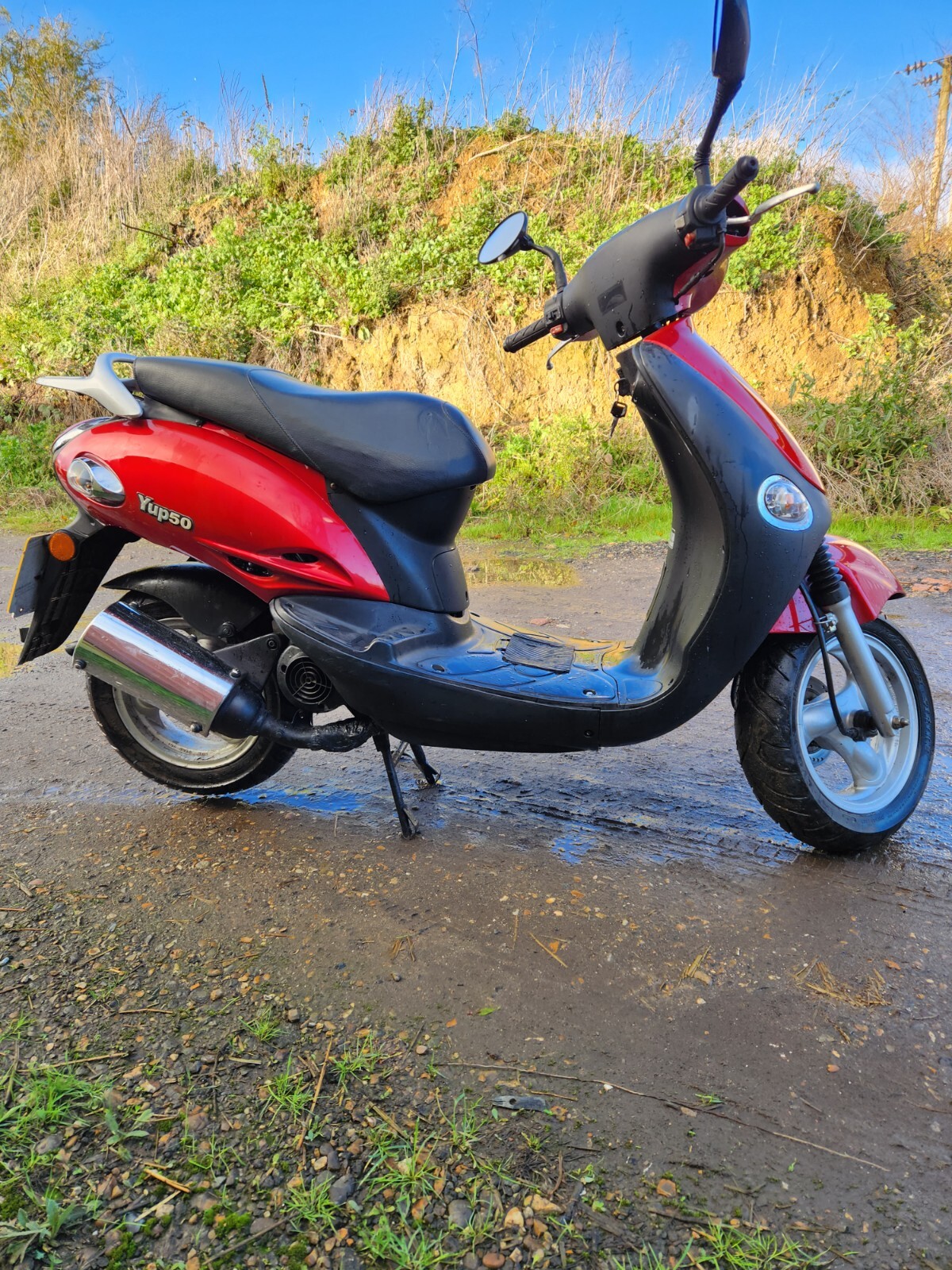 Kymco yup 50cc 2stroke scooter. Runs rides perfect no mot as been