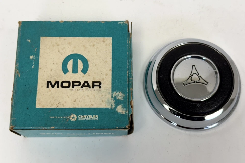 Dodge Coronet 1967 dardo volante bocina anillo botón adorno 2852497 nuevo de stock Foto 3 de 4