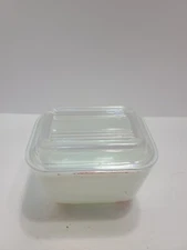 VTG. Pyrex RefrigeratorBox with Glass Lid 