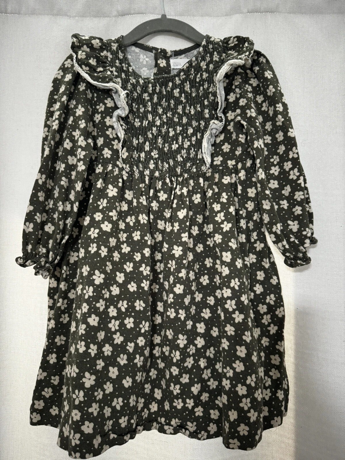 Zara Girls Size 4 / 5 Green Floral Ruffle Dress Boho EUC
Opens in a new window or tab