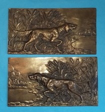 Coppia Vecchie piastre / fusioni in bronzo speculari . Cani da caccia in punta