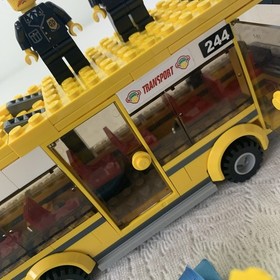 Lego City: Yellow City Bus w/Bus Stop and mini-figures : #7641
