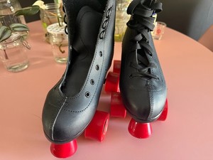 Chicago Skates Black Roller Skates Youth Size 4 Red Wheels Boys or Girls