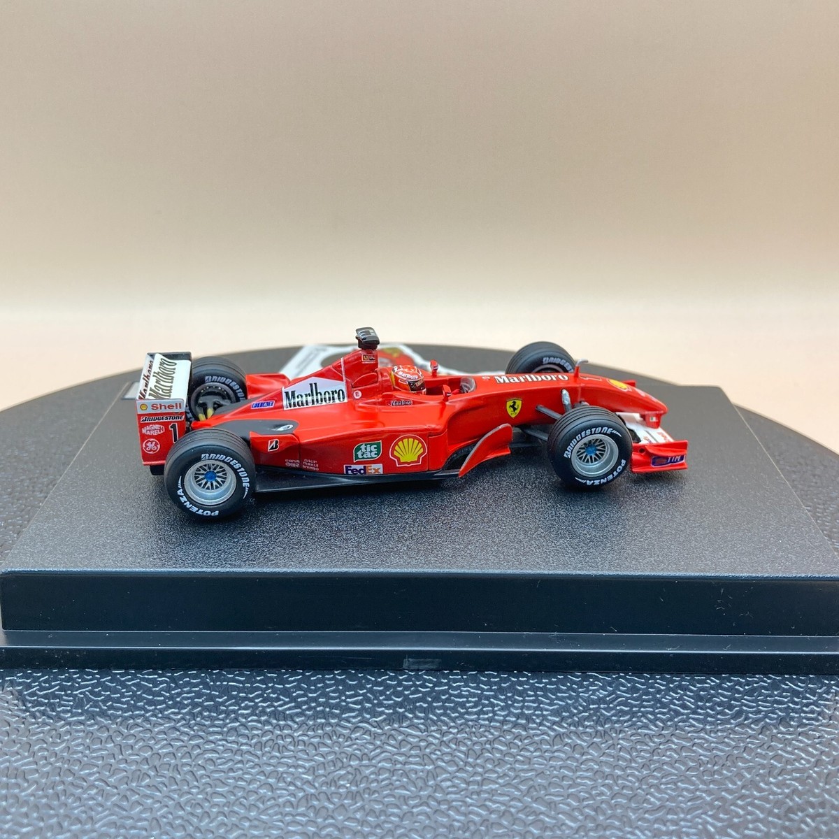 Hot Wheels Racing 1/43 Ferrari F2001 Michael Schumacher #1