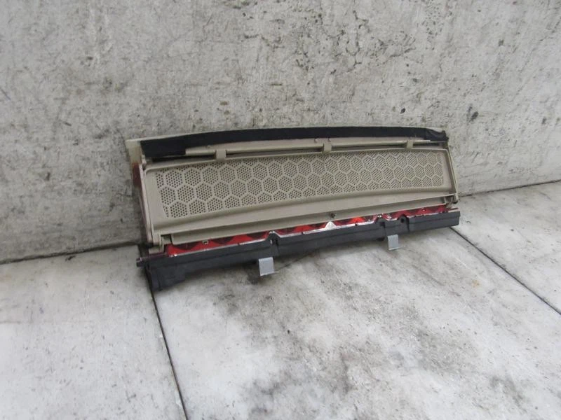 AUDI A6 2003-2005 TERCERA LUZ DE FRENO CENTRO TRASERO Foto 3 de 4