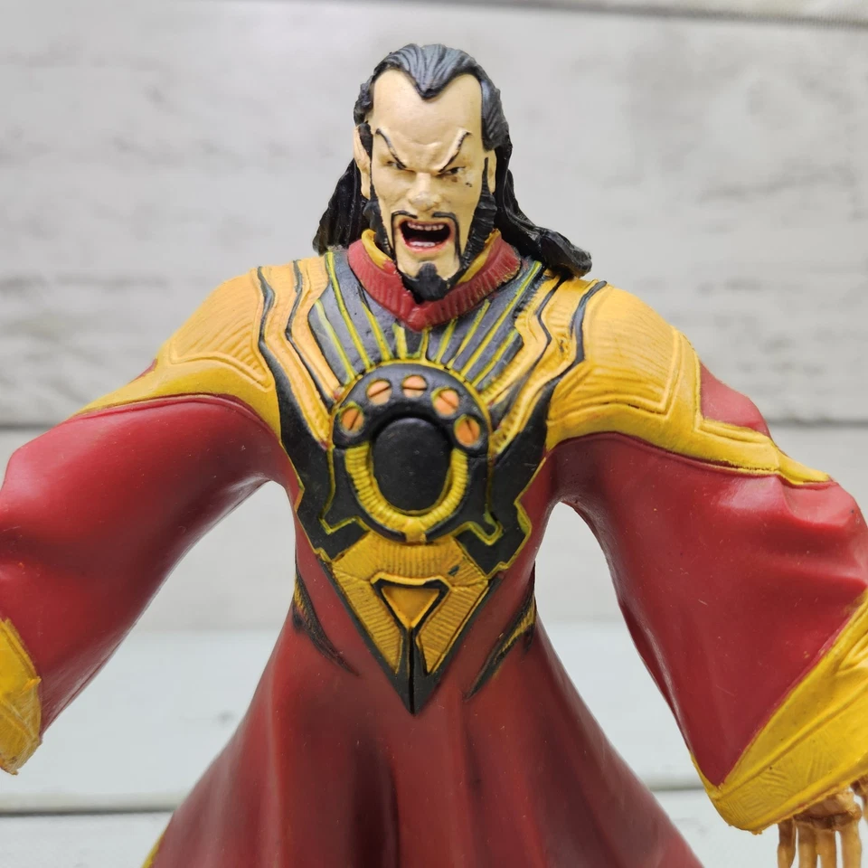 Figura de acción suelta ToyBiz Marvel Legends Face Off The Mandarin 2006 6" Foto 2 de 4