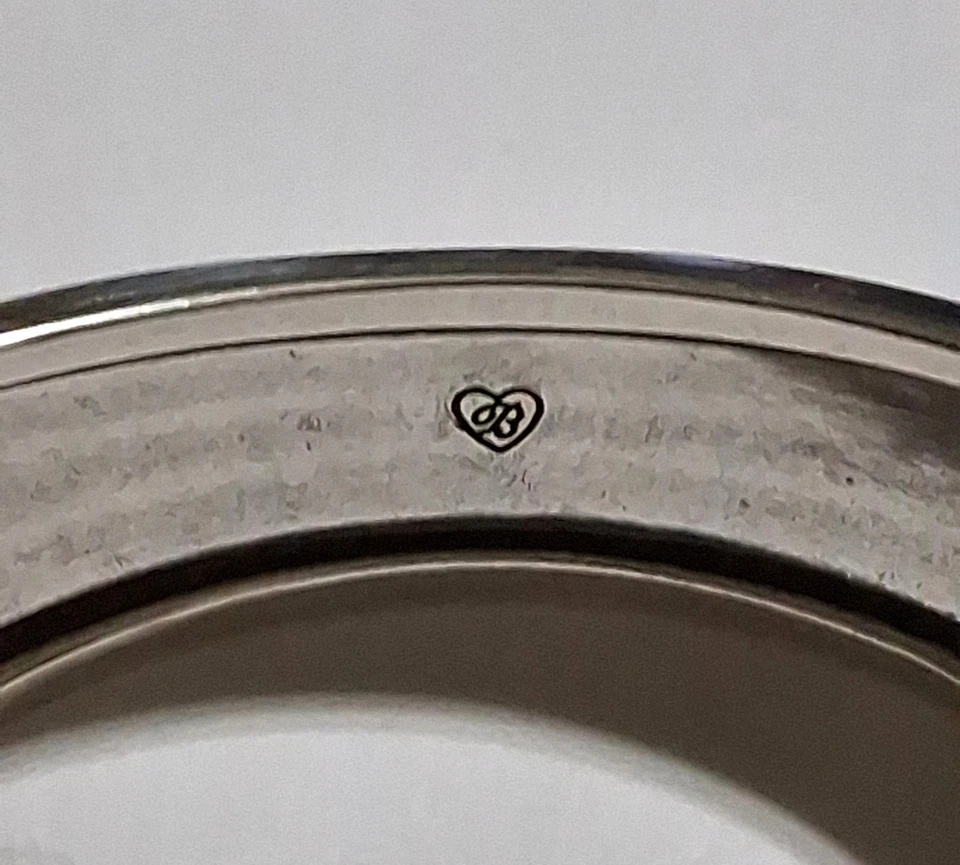 Pulsera DE COLECCIÓN BRIGHTON 1" ANCHO CRISTAL SWAROVSKI PLATA CORAZÓN Martillado Foto 4 de 4