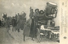 204.... GUERRE AERIENNE. Les Autos Projecteurs qui éclairaient le Zeppelin