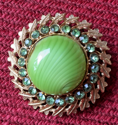 Gorgeous Vintage Apple Green/Peridot Glass Cabochon/Crystal Goldtone Brooch